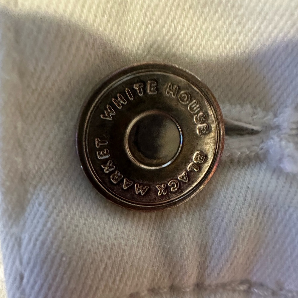 White House Black Market Cream Women's Shorts - Picture 8 of 8